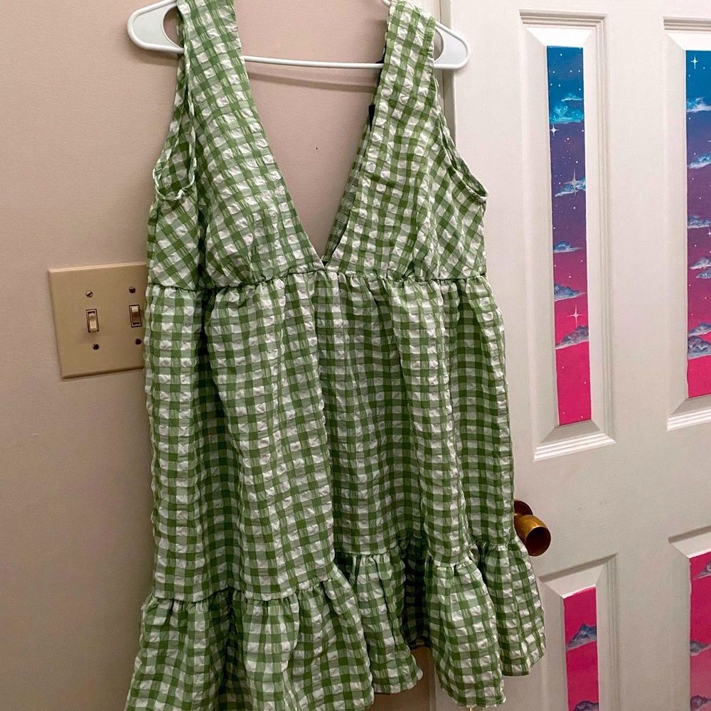 cutest green gingham dress!!